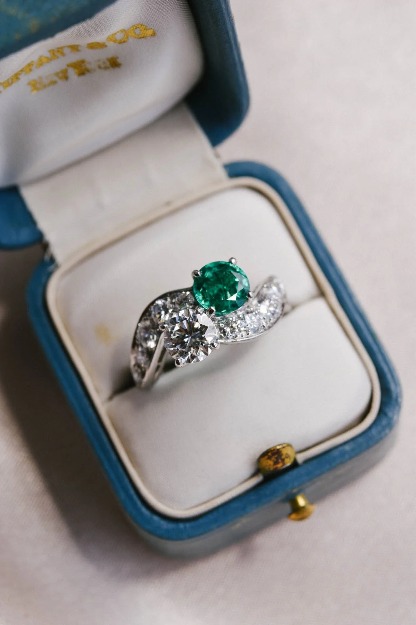 Vintage Emerald & Diamond Toi et Moi Ring - Image 2