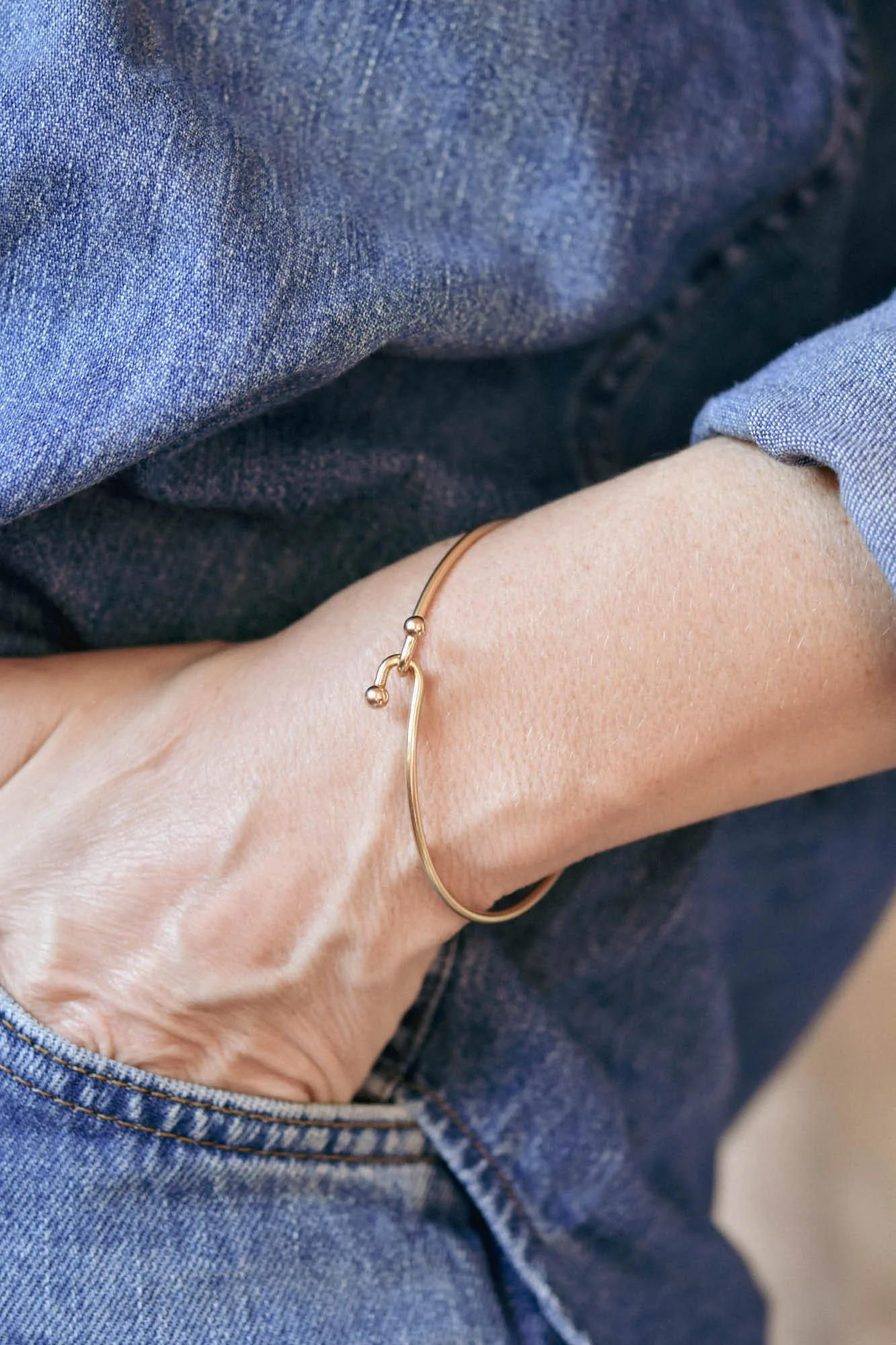 Tiffany & Co. Gold Bypass Vintage Bangle - Image 3