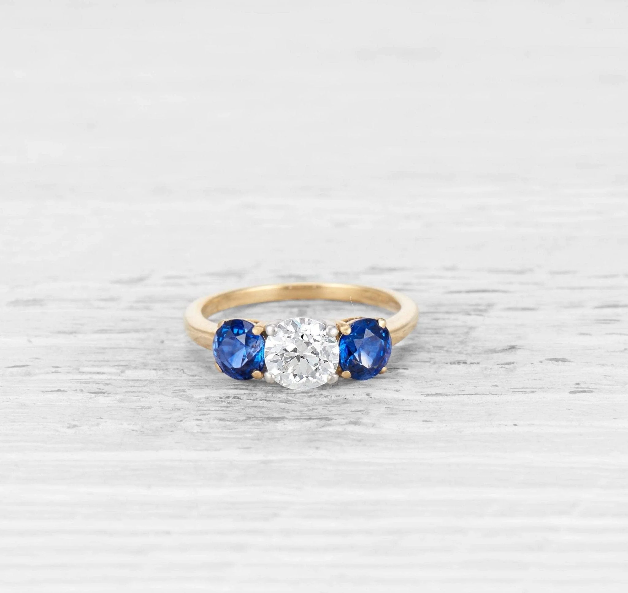 VINTAGE TIFFANY SAPPHIRE AND DIAMOND THREE STONE ENGAGEMENT RING - Image 2