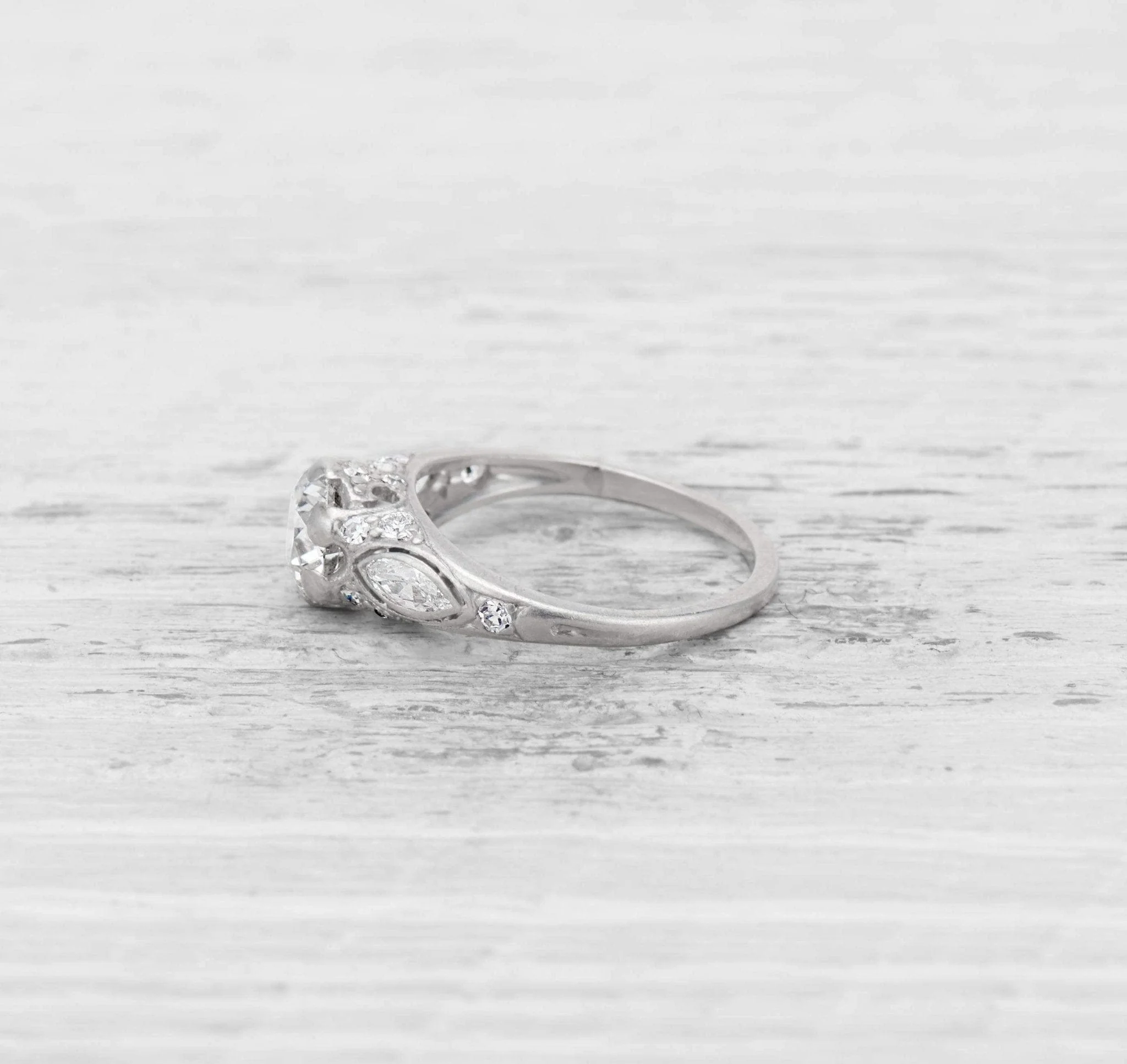 1.25 CARAT EARLY ART DECO DIAMOND ENGAGEMENT RING - Image 3